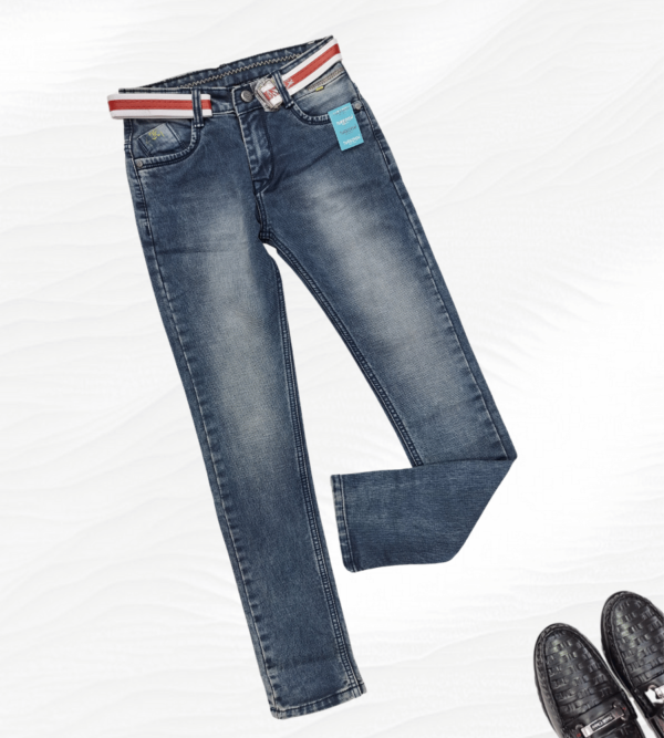 Smart Jeans with wash in shade of blue