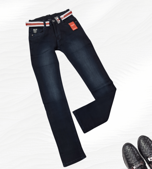 Smart Jeans with wash in shade of black